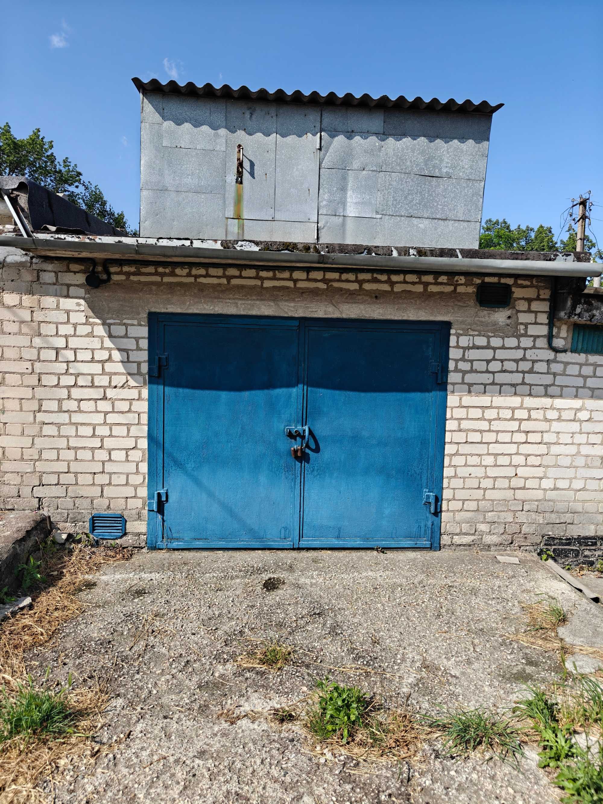 Гараж в Верхнеднепровске с пристройкой