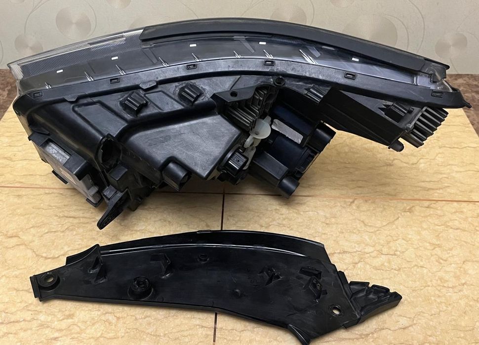 Фара Hyundai Santa Fe права 2021 2022 2023 оригінал USA