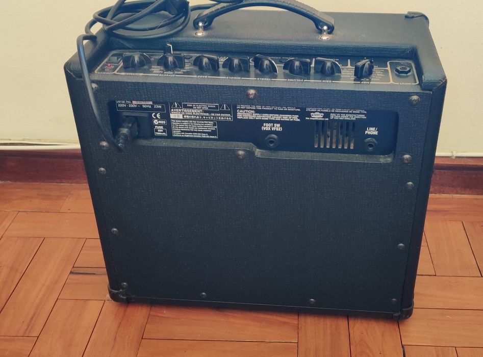 Amplificador Vox valvetronix AD15VT