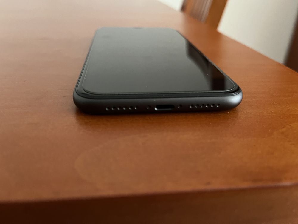 iPhone 11 preto de 64 Gb
