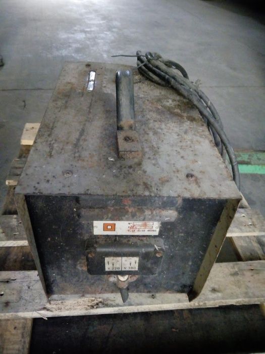 Maquina de soldar 220V / 380V 150 amperes