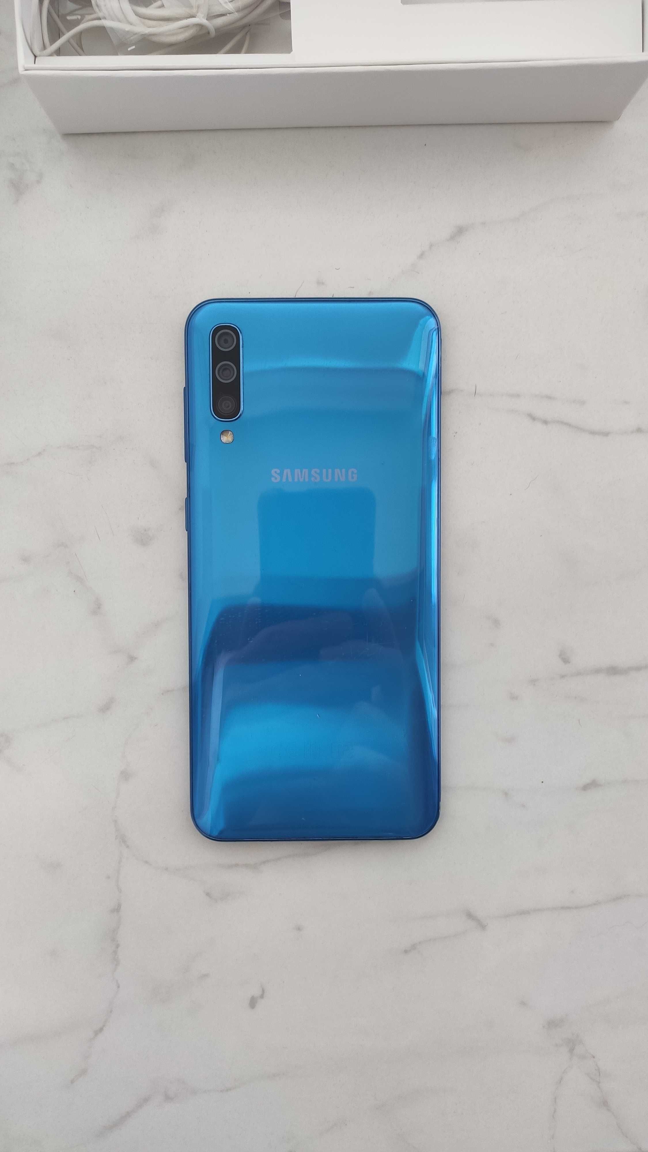 Samsung Galaxy A50 4/64GB Blue Б/У в хорошем состоянии