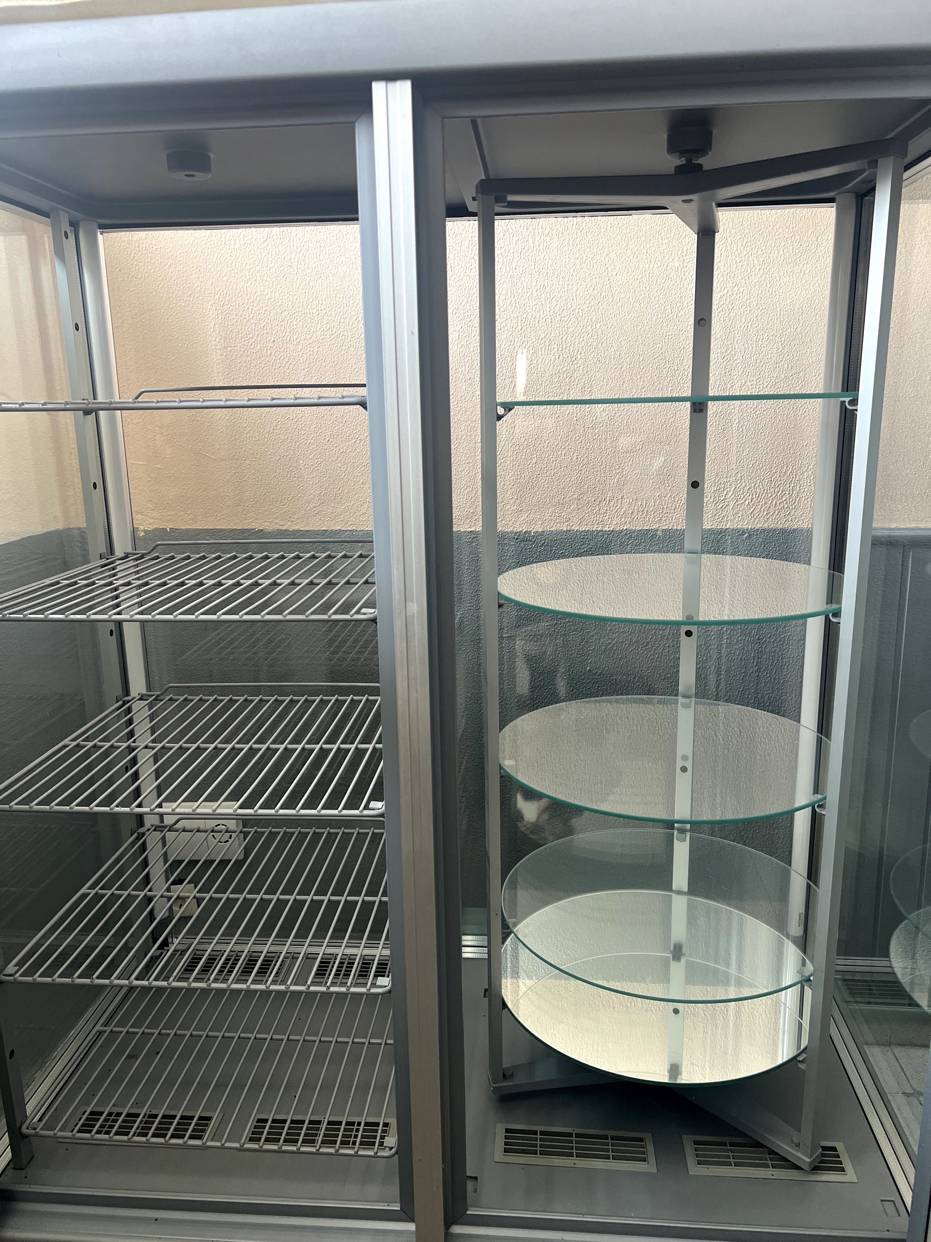 Vitrine refrigerada Expositora – Ideal para restaurantes e pastelarias