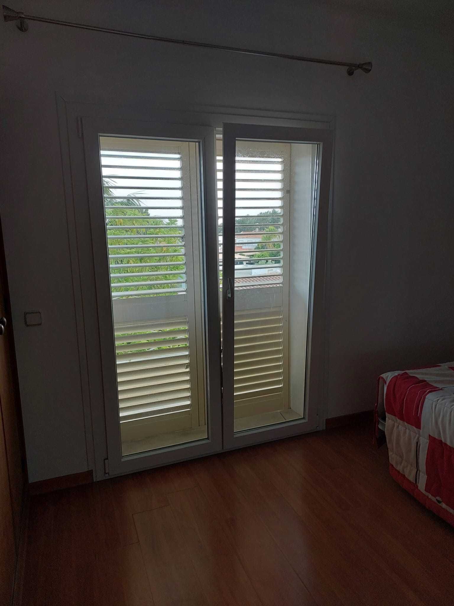 Aluga-se quarto com casa de banho a estudante ou trabalhadora