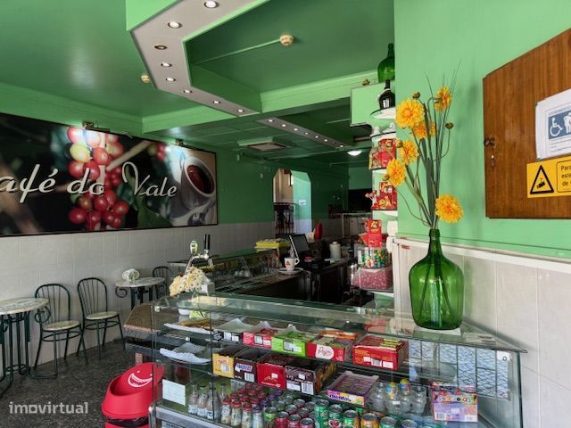 Negócio Pronto: Café com Dois Espaços Comerciais em Zona Residencial d