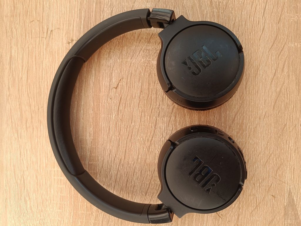 Навушники JBL Tune 670NC