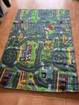 Tapete com pista de carros