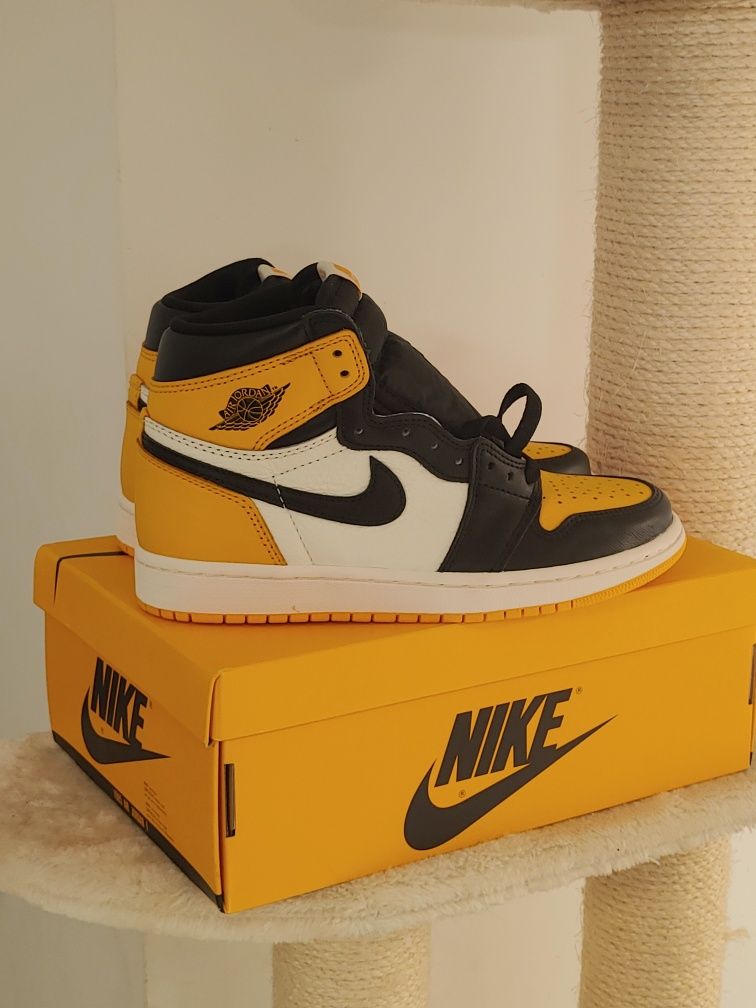 Nike Jordan 1 Retro High OG 38.5 Taxi/Yellow Toe  555088