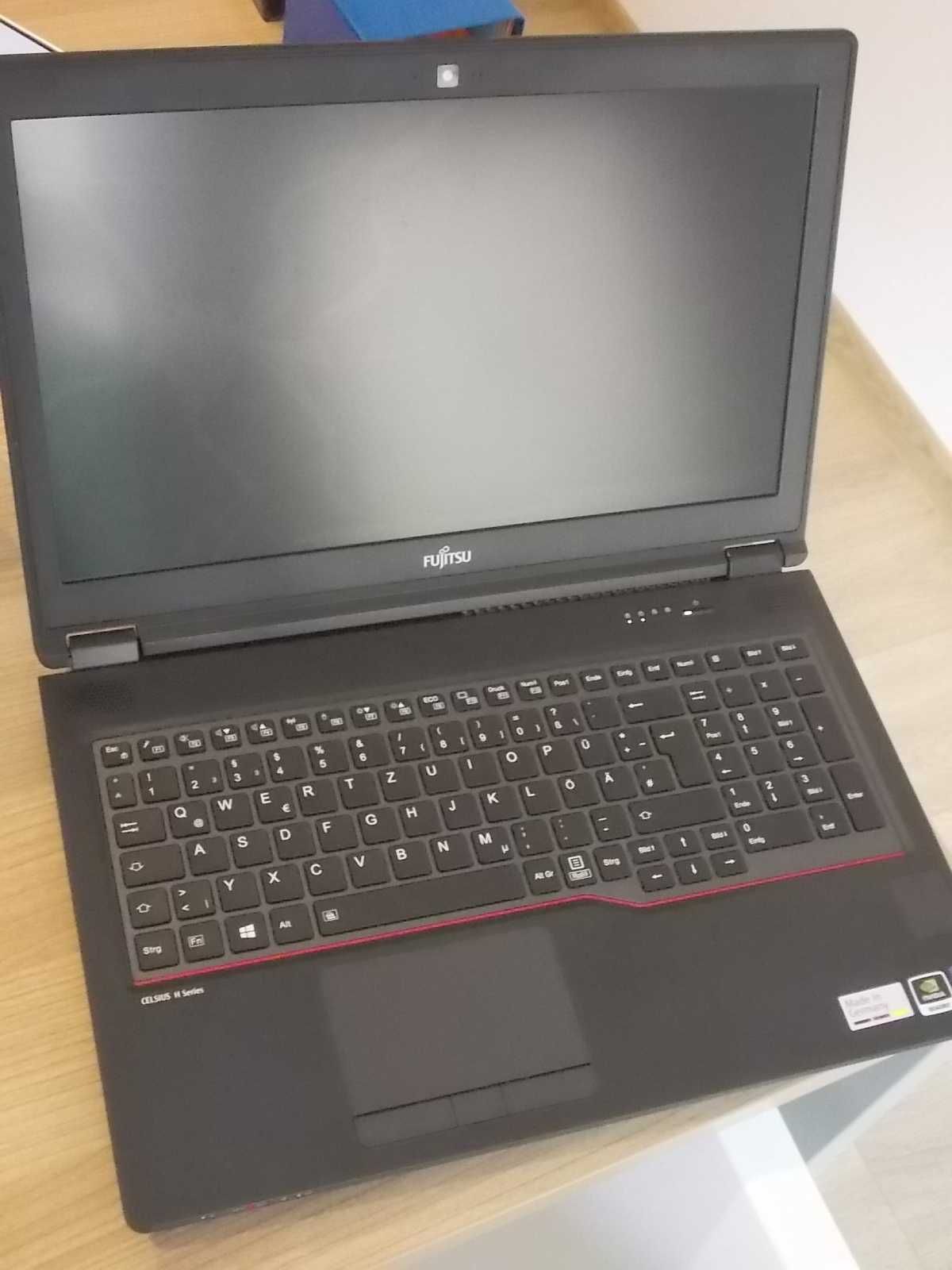 Fujitsu Celsius H780 Core i7 8gen 16GB DDR4 500GB SSD