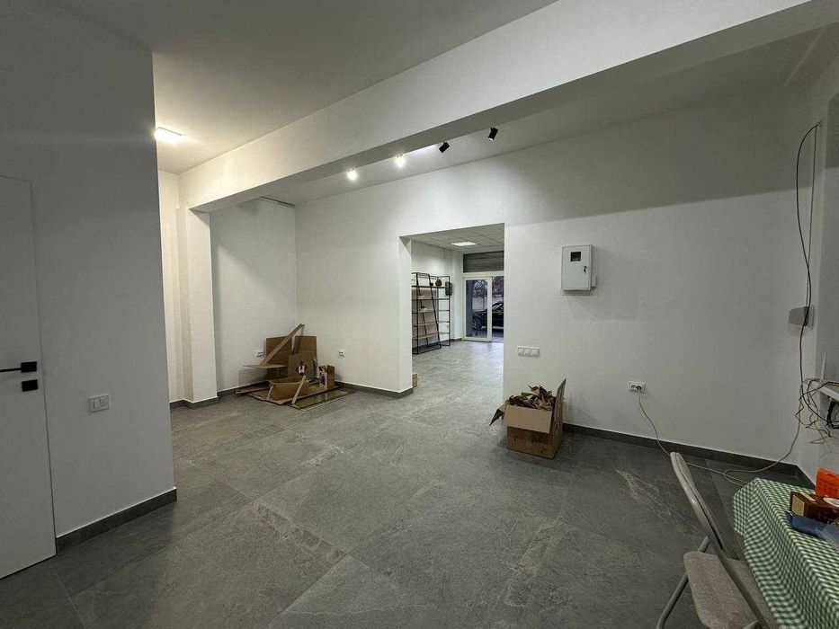 Продається комерційне приміщення вільного призначення