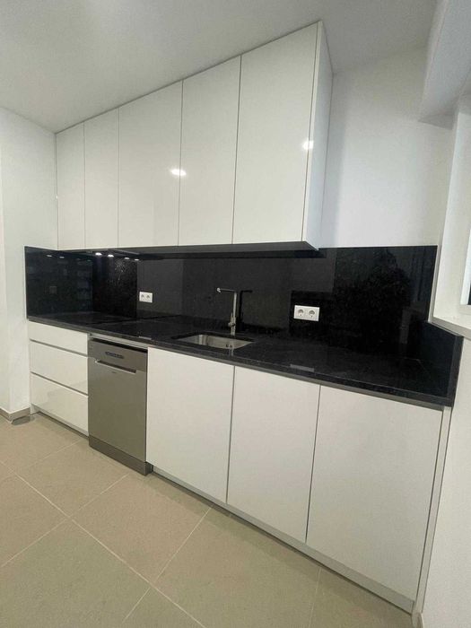 Apartamento totalmente renovado em frente à estação Trindade Porto