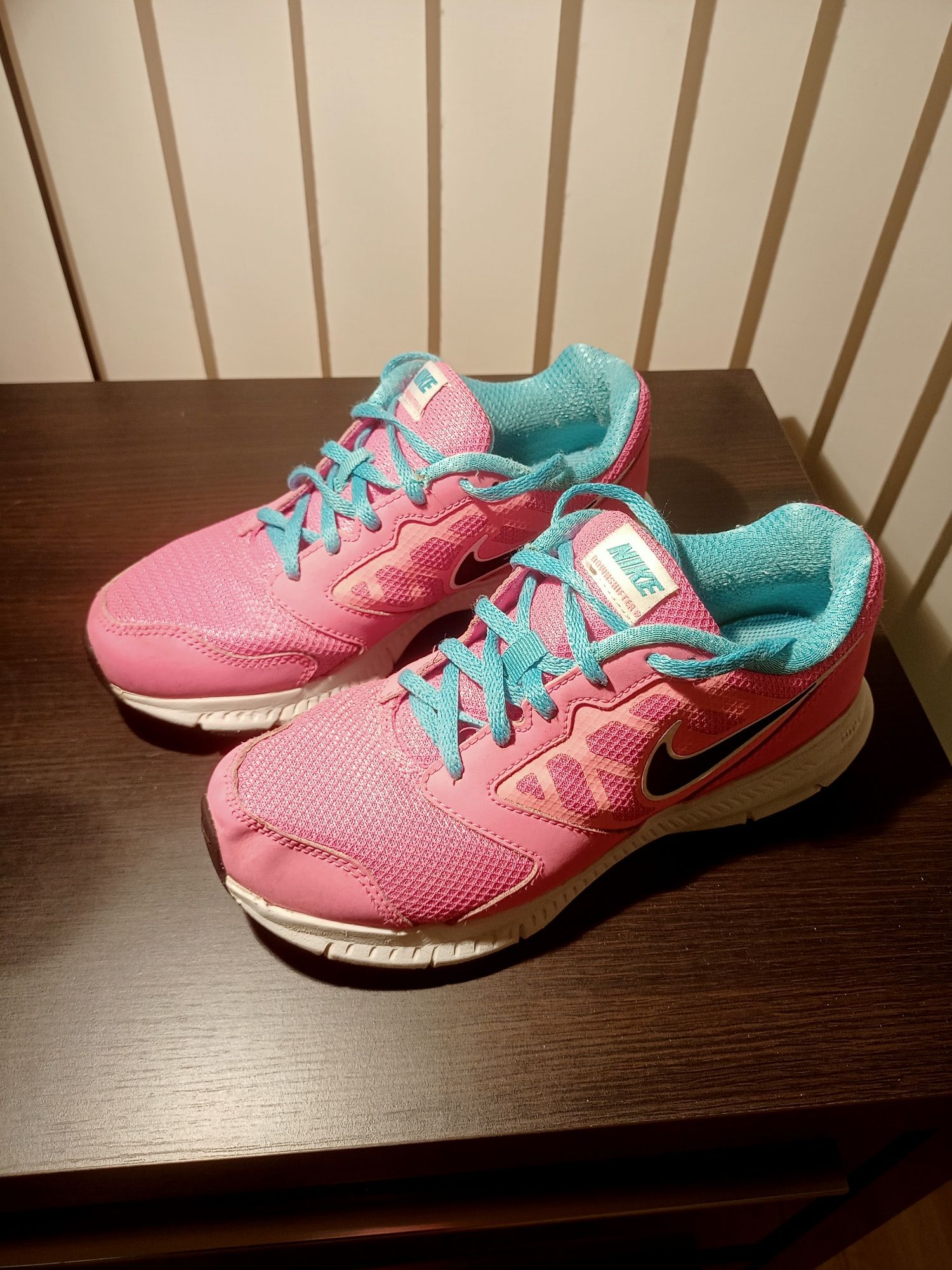 Buty Nike lekkie  dziewczęce sportowe do biegania rozmiar 36