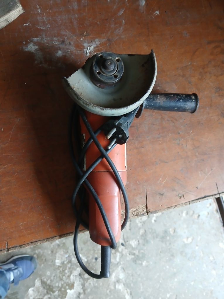 rebarbadora em bom estado