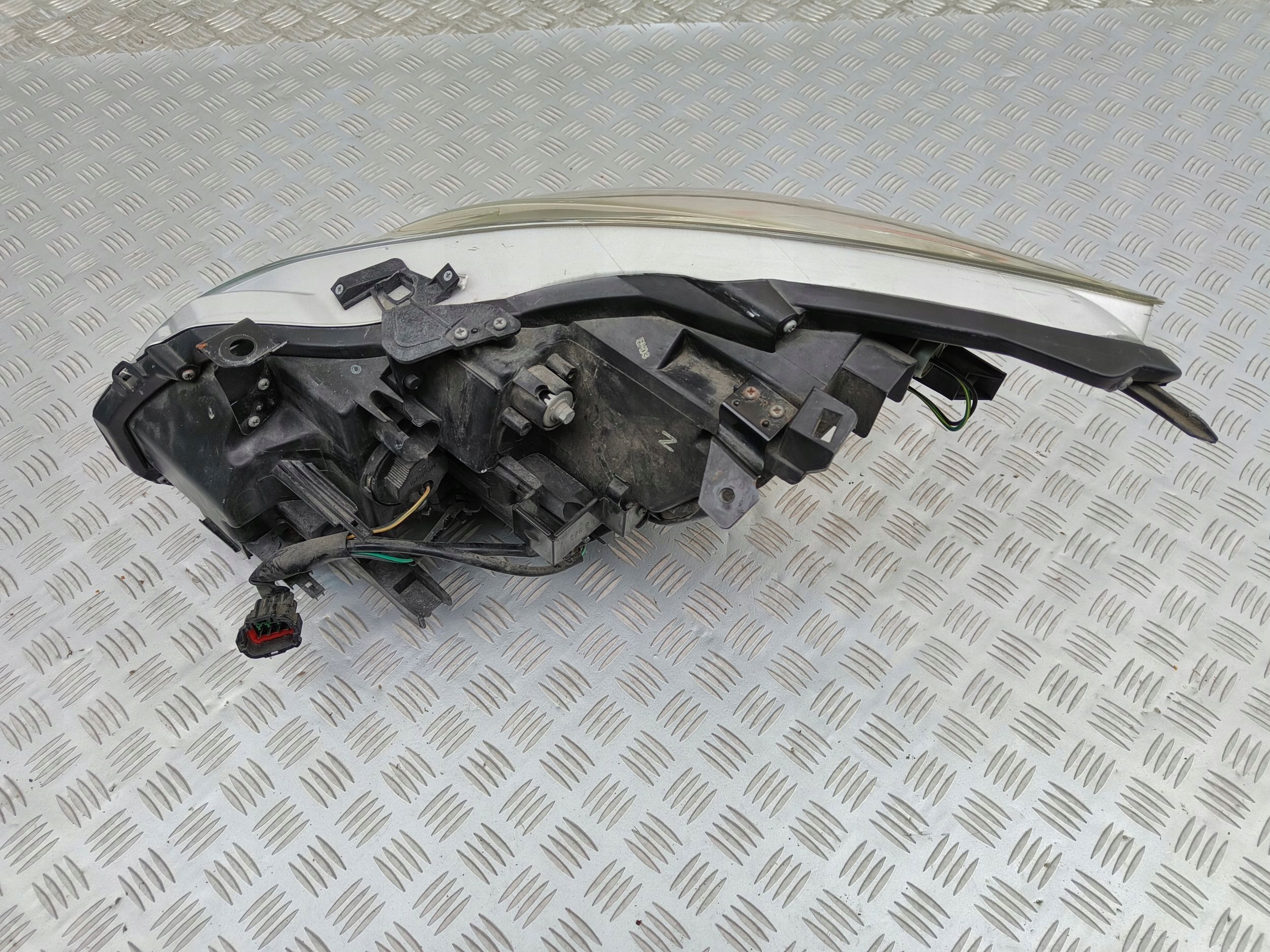 Infiniti G37 Reflektor Lampa przód Prawa Xenon Usa