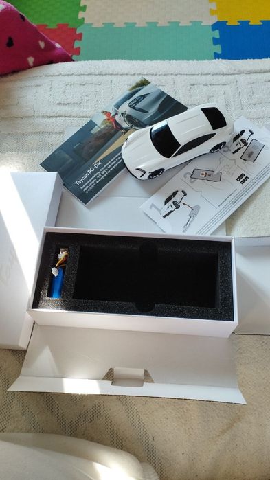 Porsche taycan колекційна машинка на керуванні з телефону