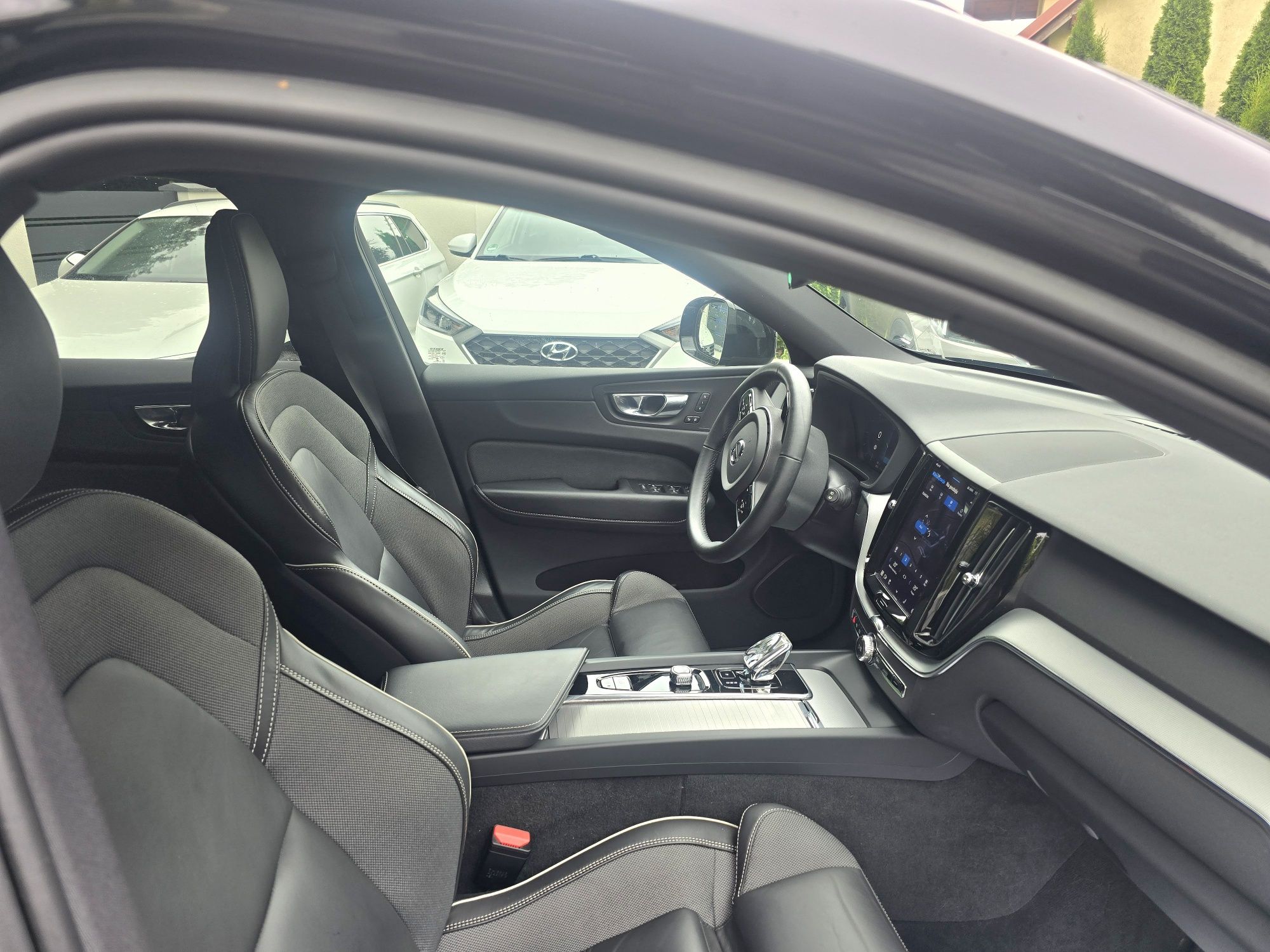 Volvo XC 60 B4 2023r R-DESIGN DARK PLUS kamera navi radar Z NIEMIEC