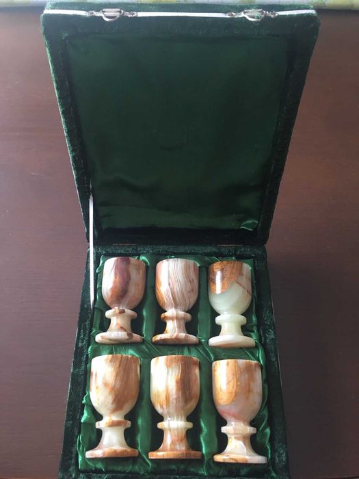 Рюмки  з камня -оніксу