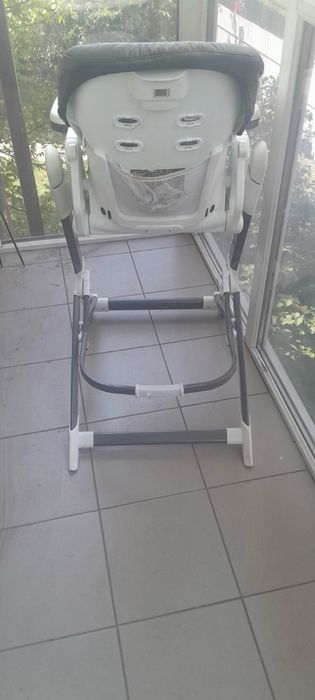Дитячий стілець для кормління