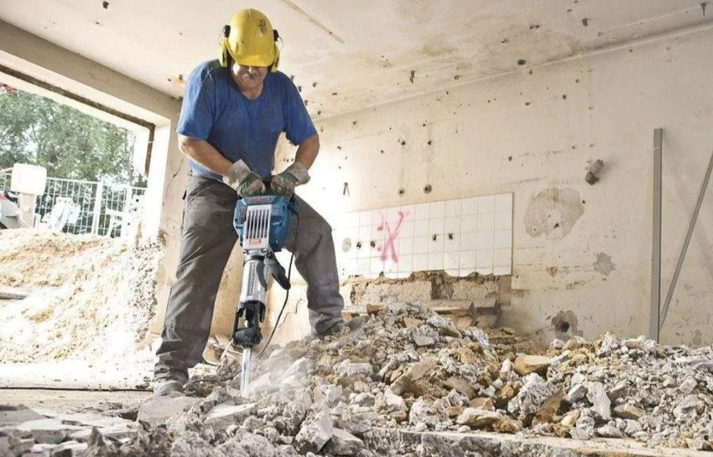 Демонтажні роботи Вивіз мусора хлама.Демонтаж стяжки плитки обоїв
