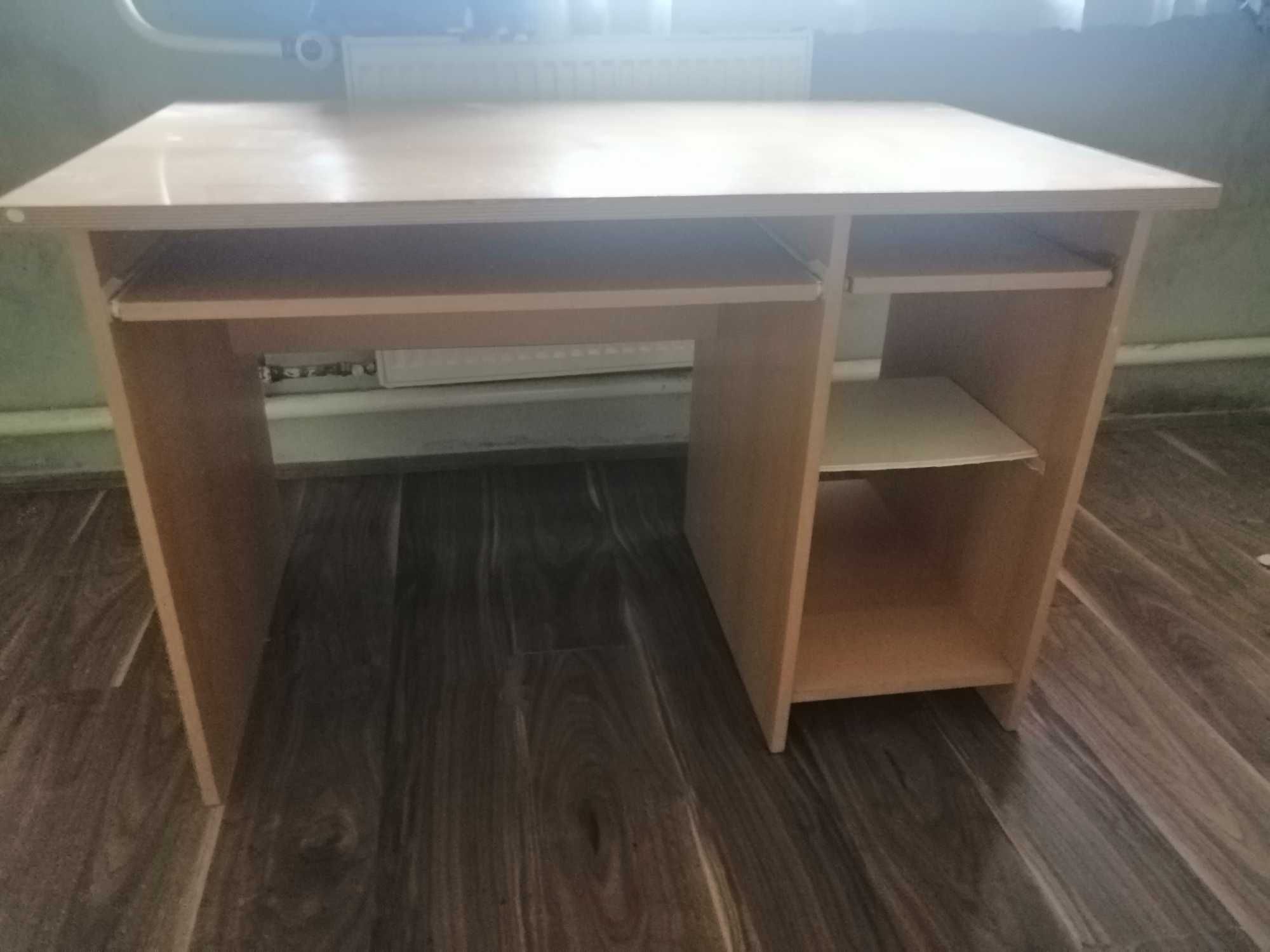 Oddam za darmo  zestaw mebli: dwa biurka, dwa fotele, szafa, tapczan