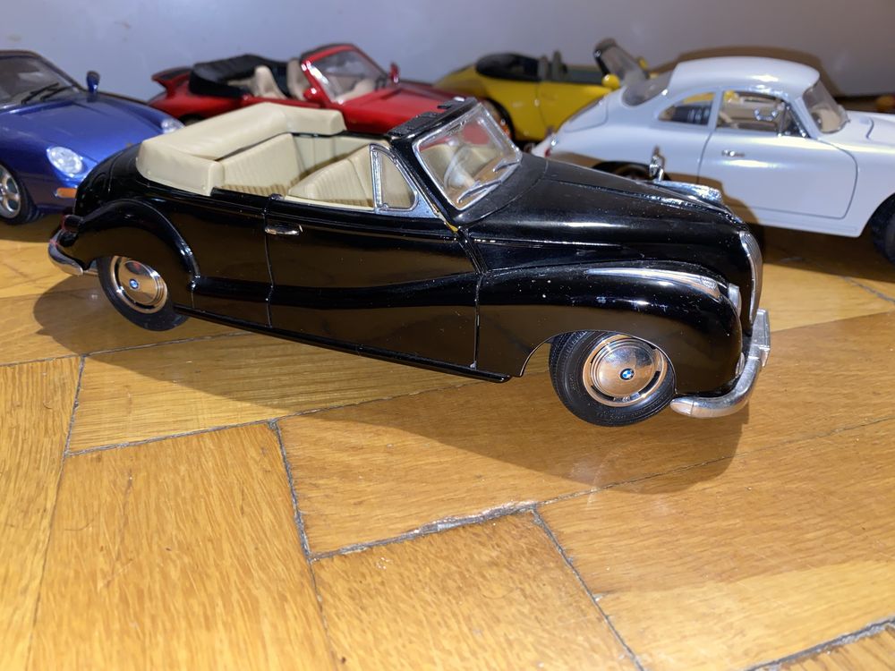 Maisto BMW  502 (1955) 1:18.