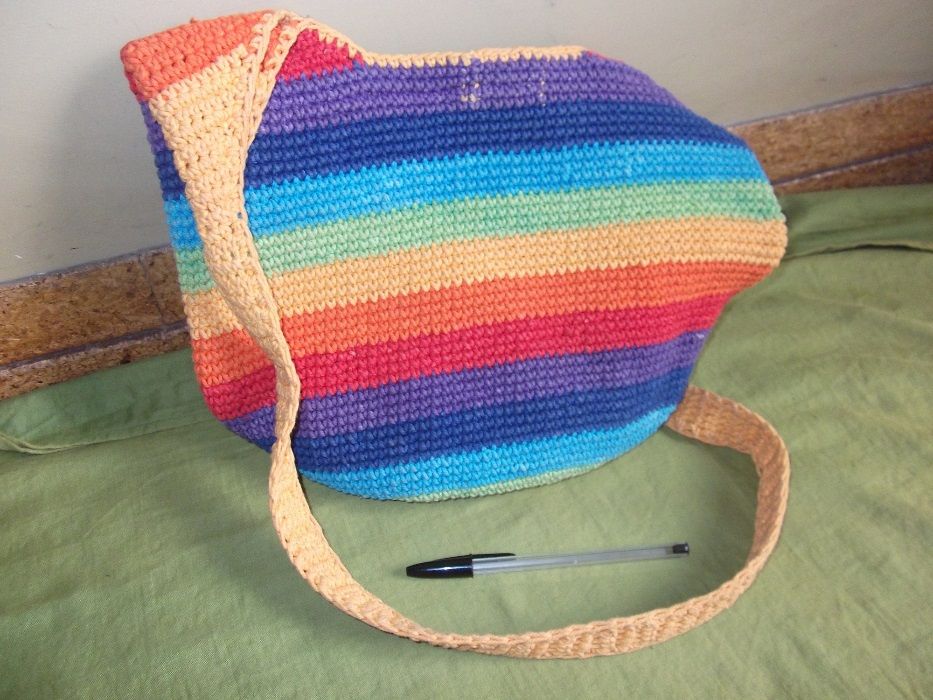 Mala tricôt colorida arco-íris / Rainbow colored knitted bag