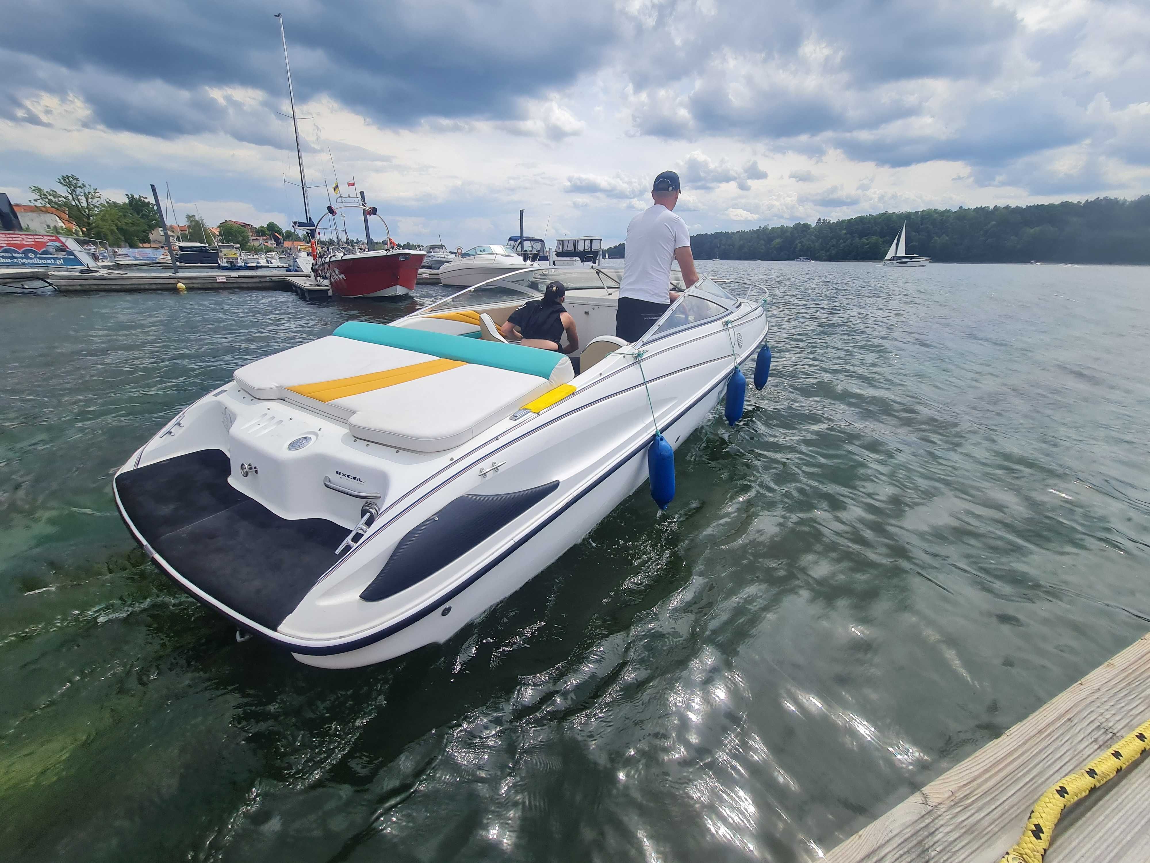 Czarter łodzi motorowych bez patentu hauseboat i skutery wodne