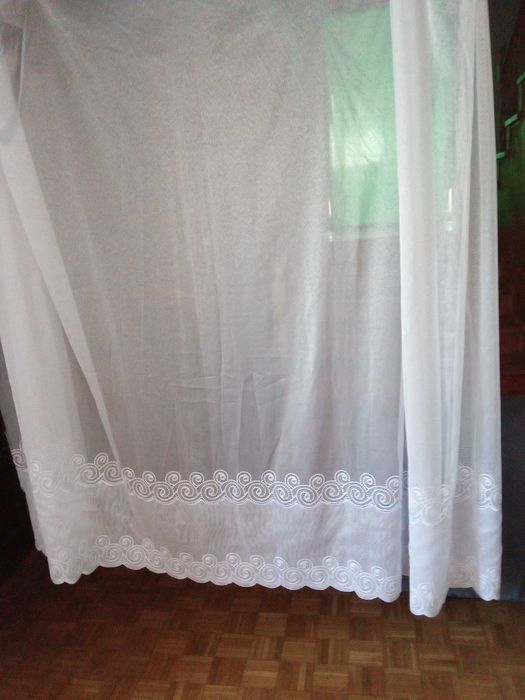 Piękna firana z haftowanym  wzorkiem