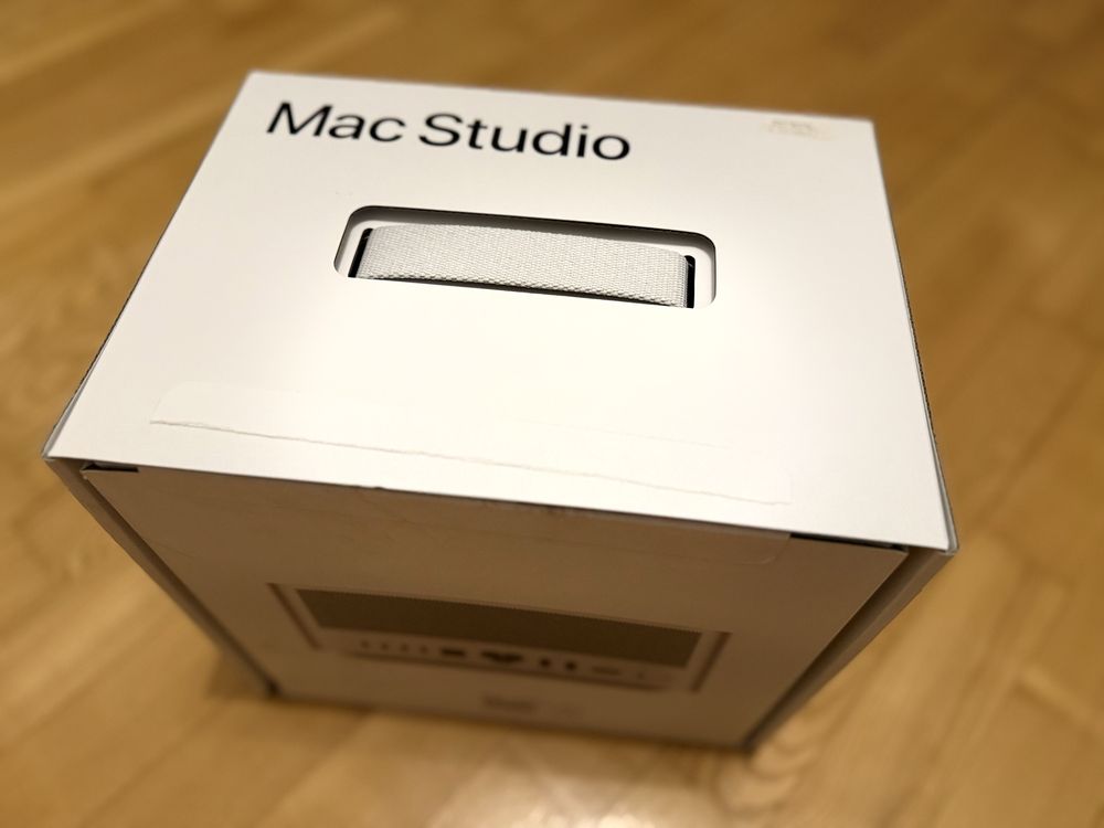 Apple Mac Studio M1 Max 10 core CPU 32 Core GPU 32 GB RAM 2 TB SSD