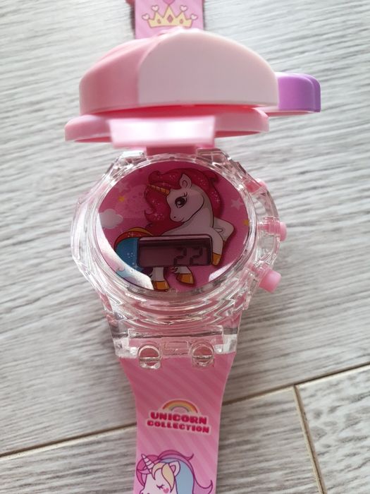 Zegarek z klapką gra