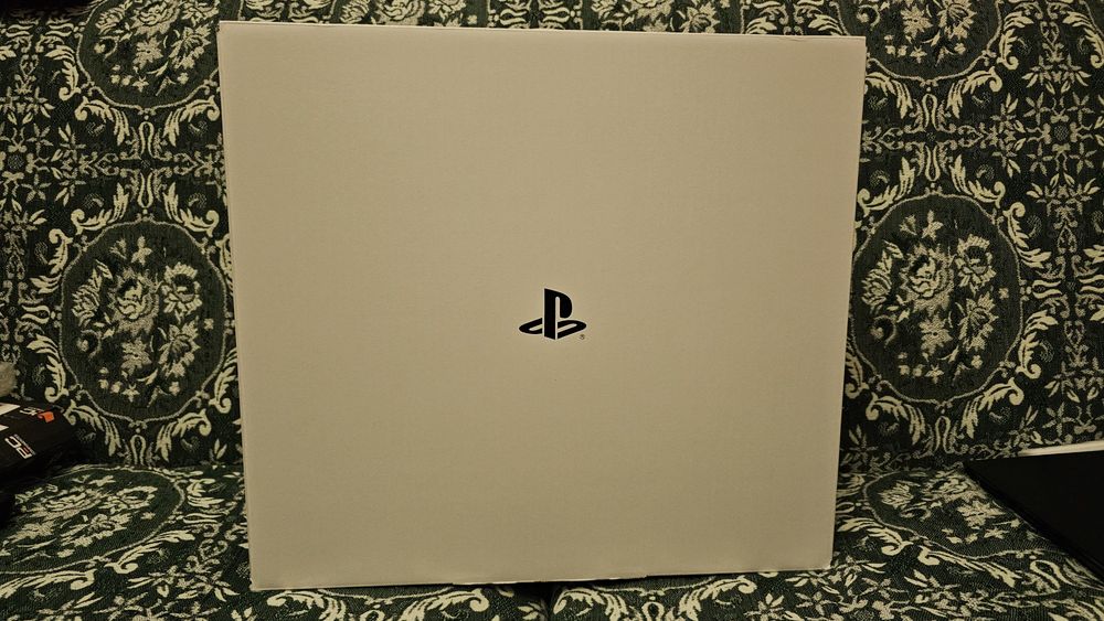 Playstation 5 825Gb (+2 jogos)