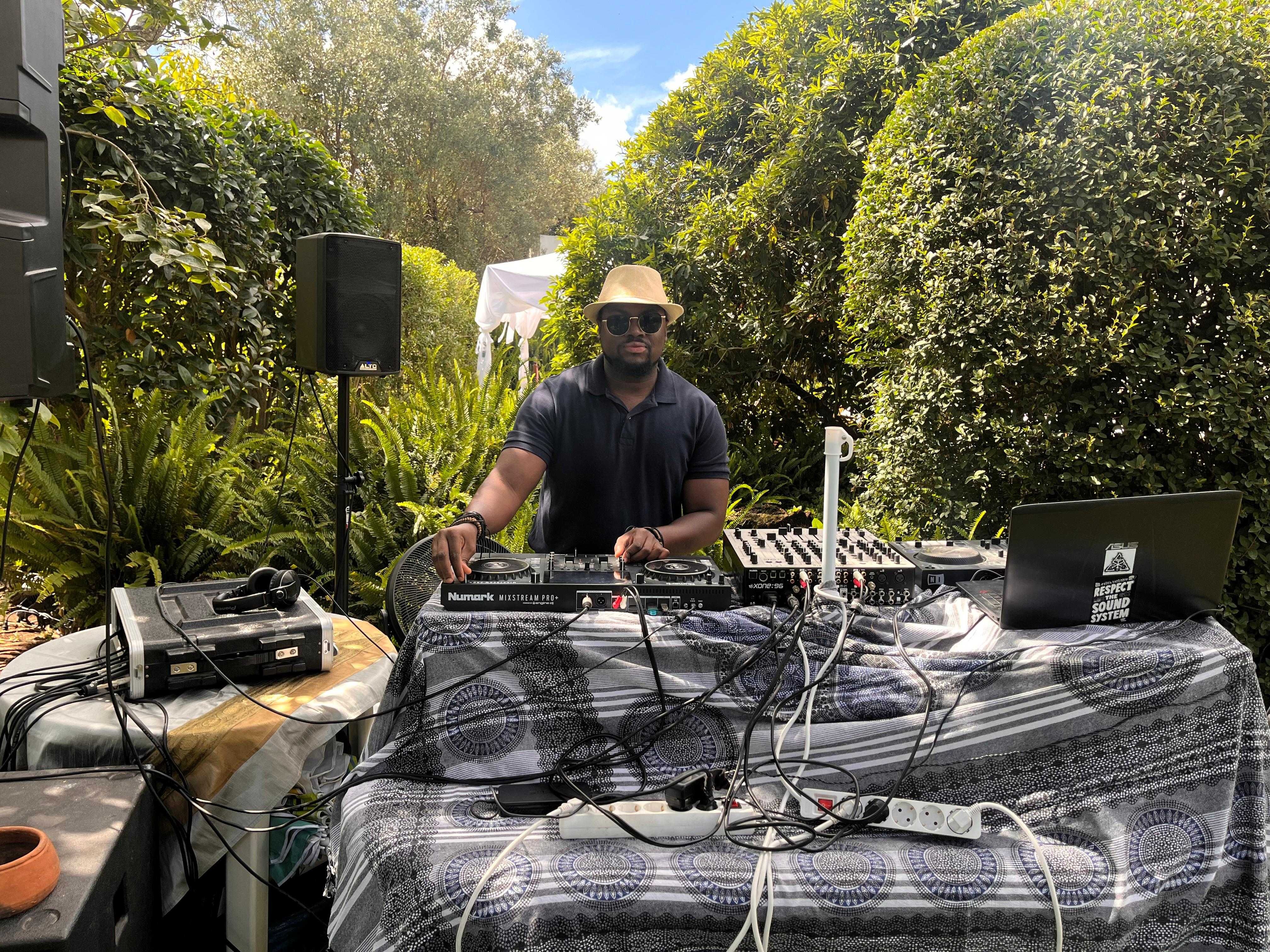 DJ PARA TODOS OS EVENTOS/ F- ANGOLANAS E PORTUGUESAS-LISBOA/MARGEM SUL