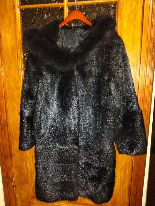 Шуба з нутрії жіноча