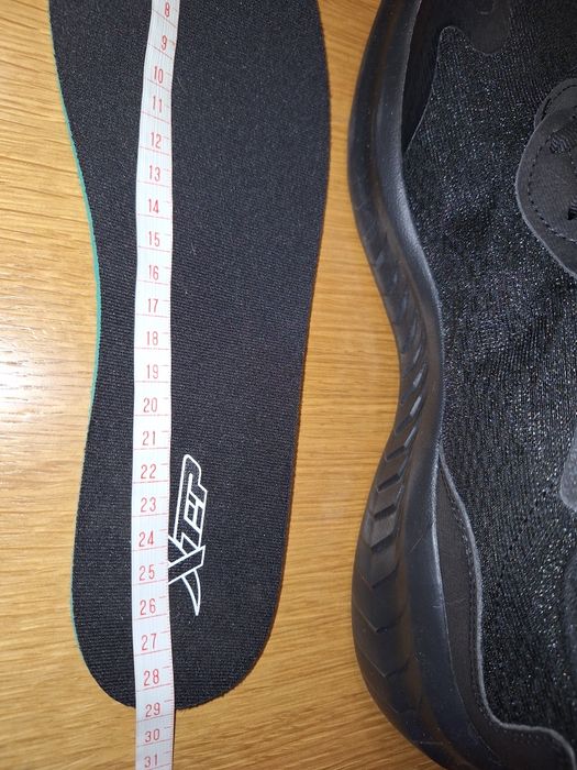 Продам, новые мужские, кроссовки ,лето, лёгкие-прочные.,стелька-28,5