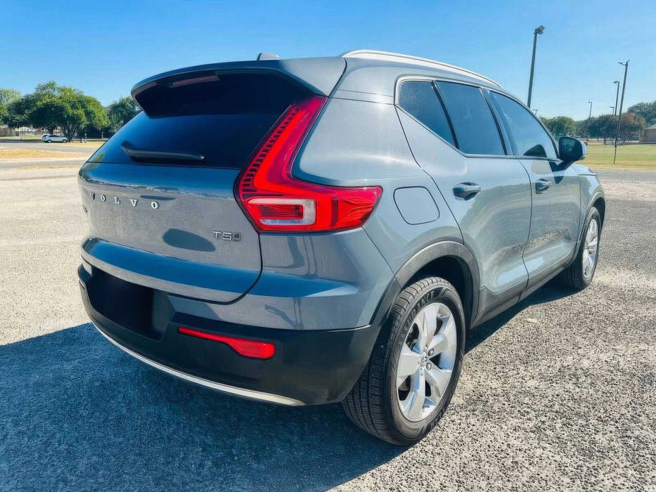 Volvo XC40      2022