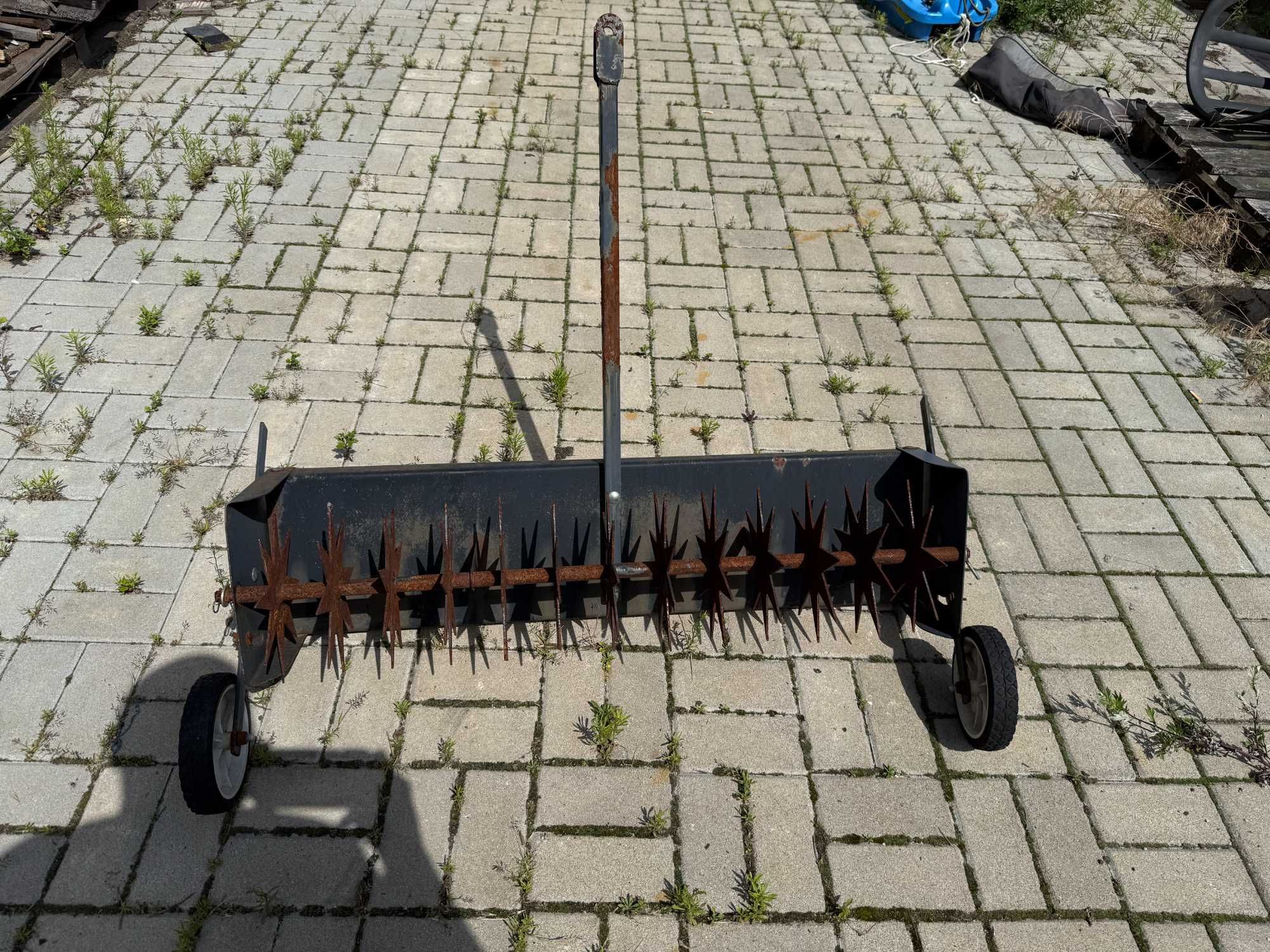 Areator ogrodowy do traktorka / kosiarki – napowietrzanie trawnika