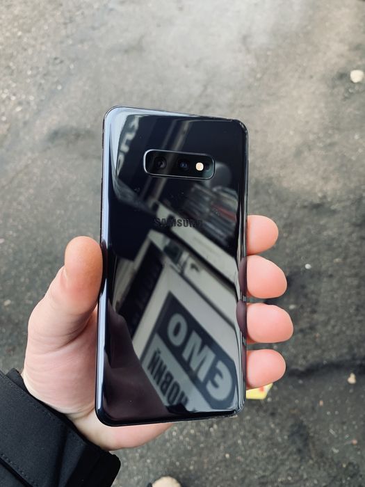Продам samsung s10e 6/128