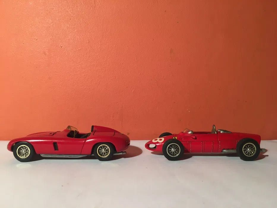 FERRARI ( 2 ) - anos 90 - escala 1/43 ?