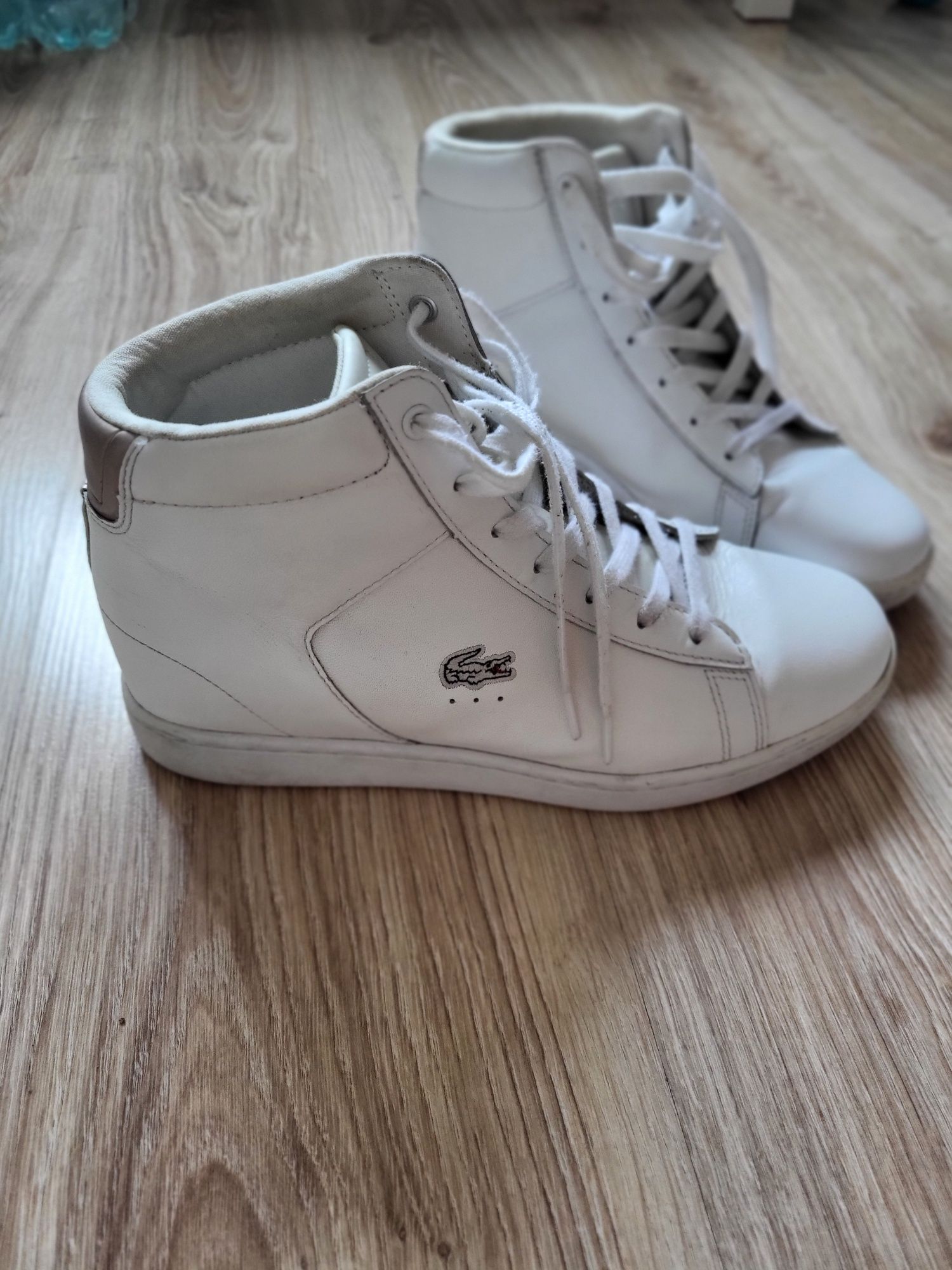 Buty sportowe za kostke ukryty koturn lacoste 41