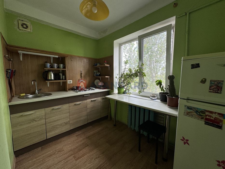 Продаж 1к. космос