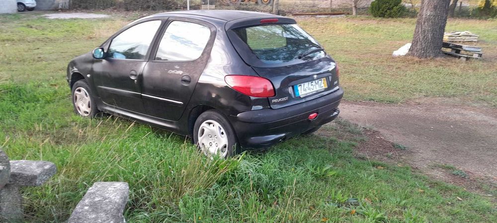 Peugeot 206 a andar.