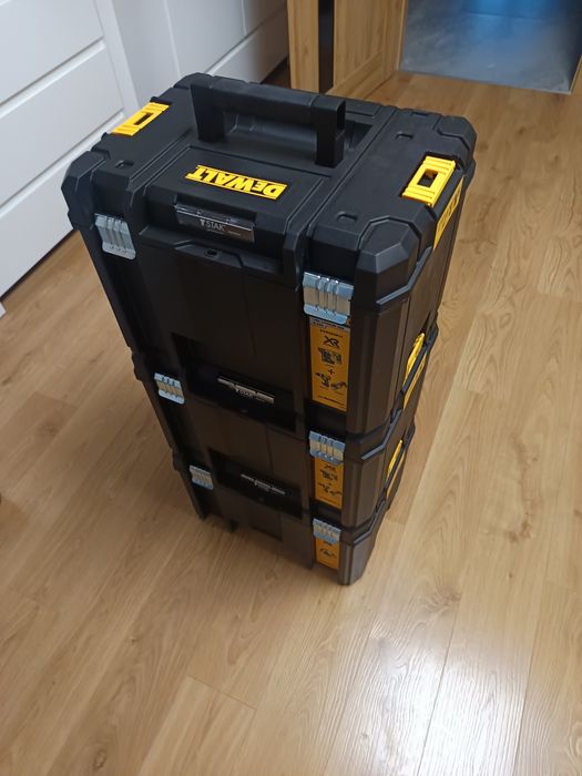 Kufer skrzynia dewalt