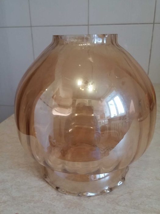 ПЛАФОНЫ   2шт .бежевые перламутровые + 1шт. белый рельефный.