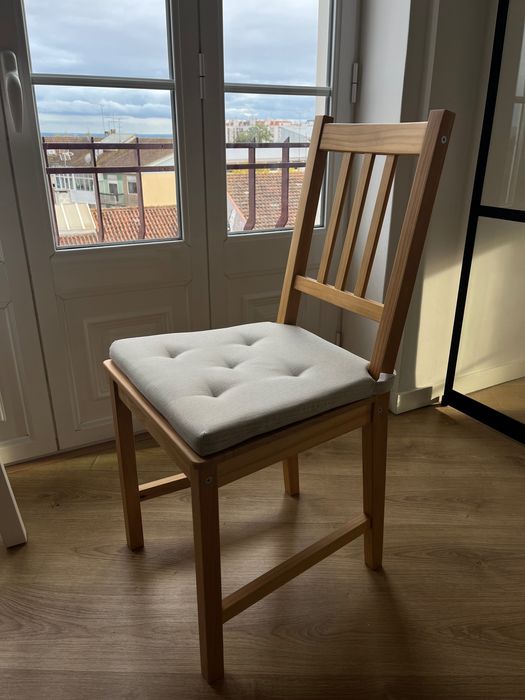 Mesa + 4 Cadeiras IKEA PINNTORP – como novas