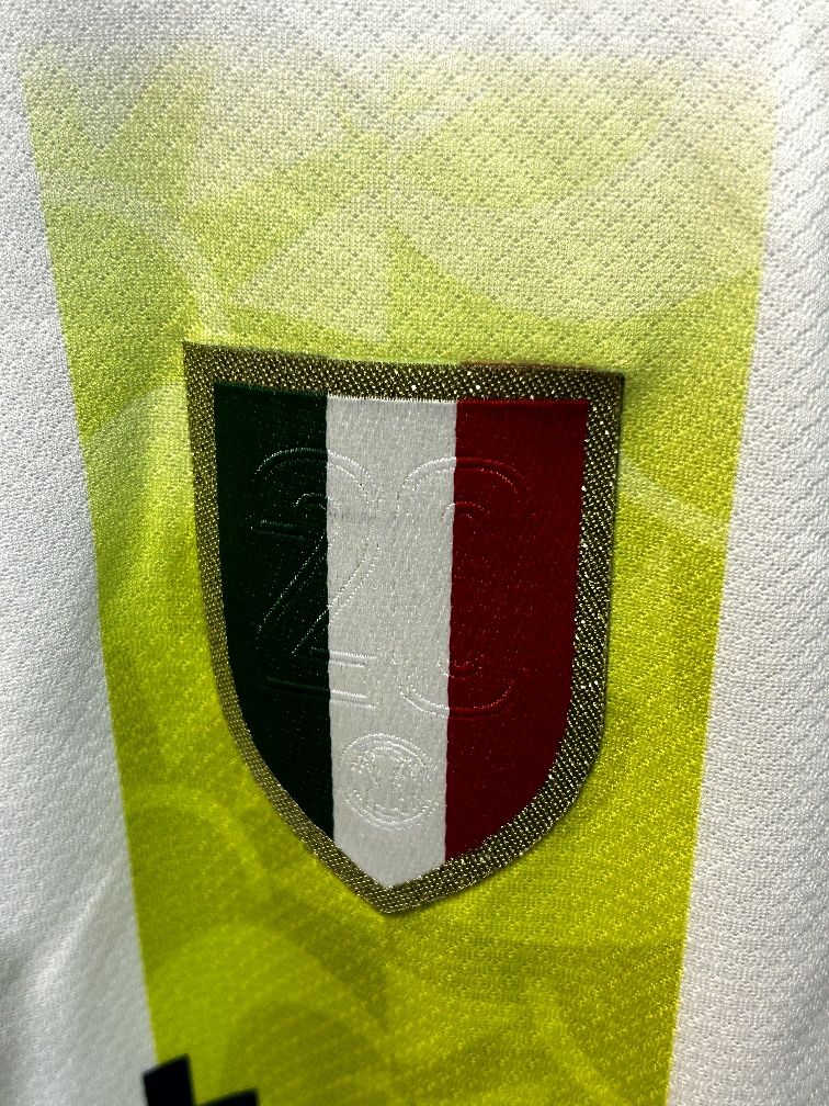 Camisolas Valentino Rossi e Milão