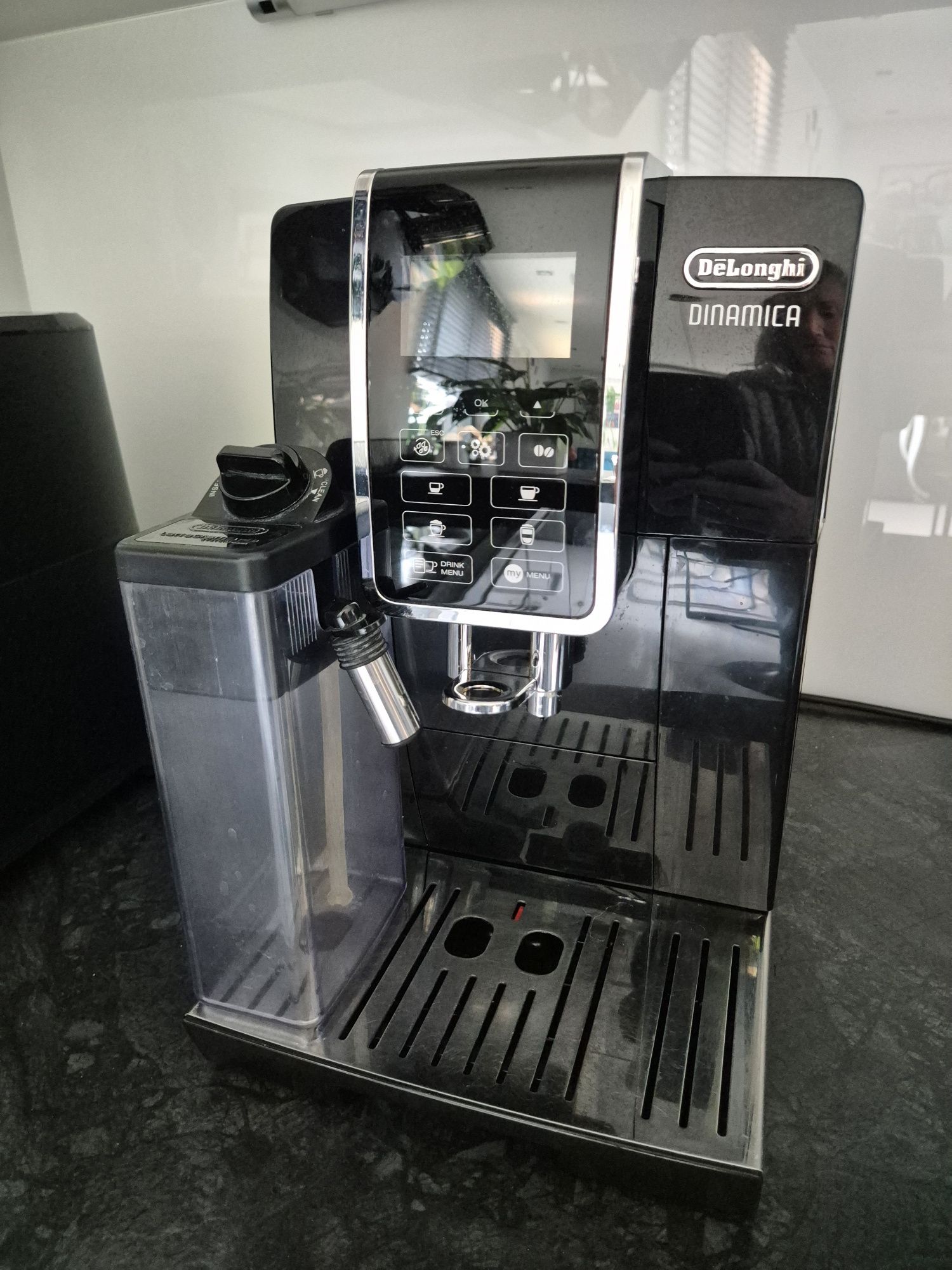 Ekspres do kawy Delonghi Dinamica