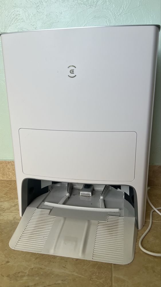 робот-пылесос Ecovacs Deebot T20 OMNI, как новый