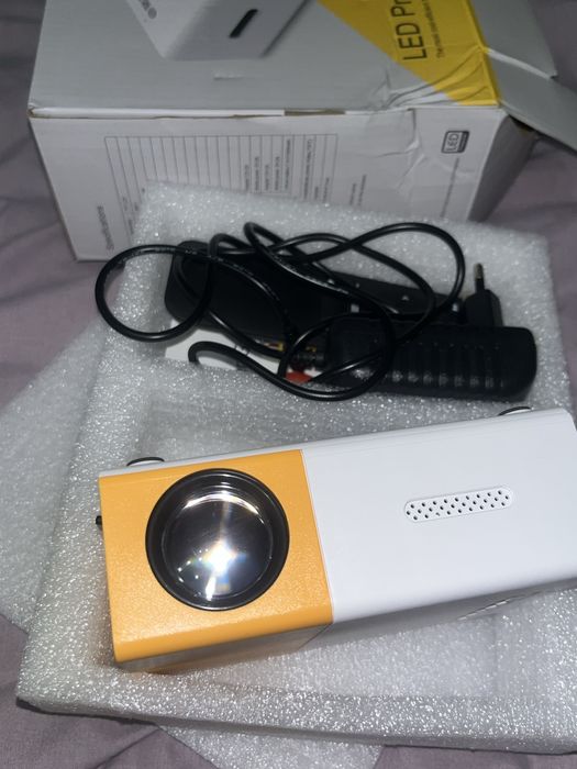 Міні проєктор