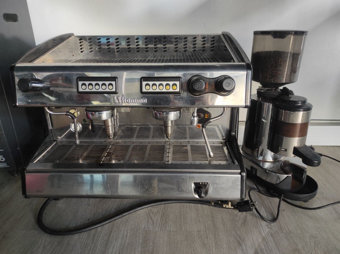 Máquina de café com moinho