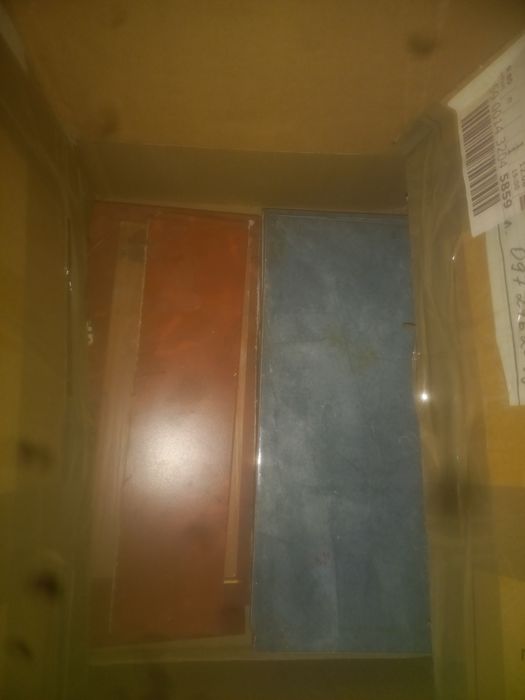 Останки плитки синего и коричнее цвета  Самовизав!